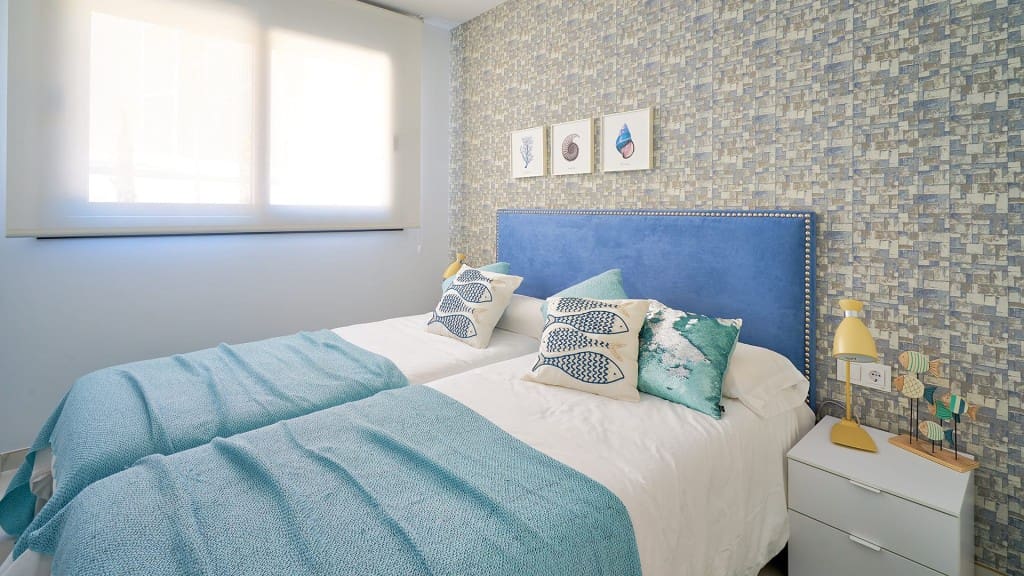 2 bedroom Apartment for sale in Estepona with pool - € 308,000 (Ref: 5350134)