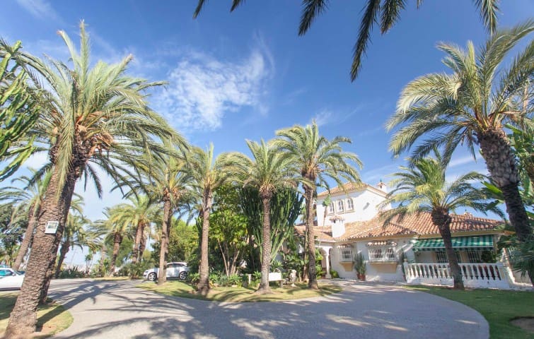 5 bedroom Villa for sale in Mijas Costa with pool - € 4,200,000 (Ref: 8911582)