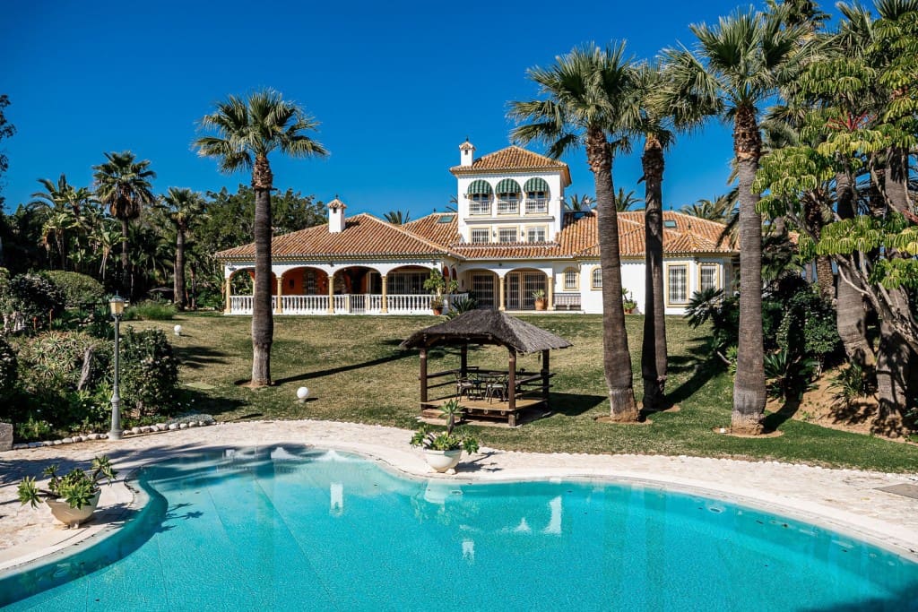 5 bedroom Villa for sale in Mijas Costa with pool - € 4,200,000 (Ref: 8911582)