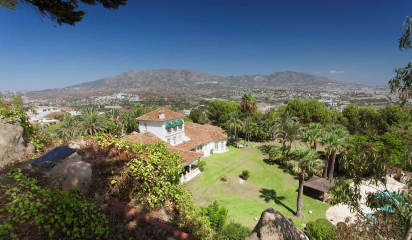 5 bedroom Villa for sale in Mijas Costa with pool - € 4,200,000 (Ref: 8911582)