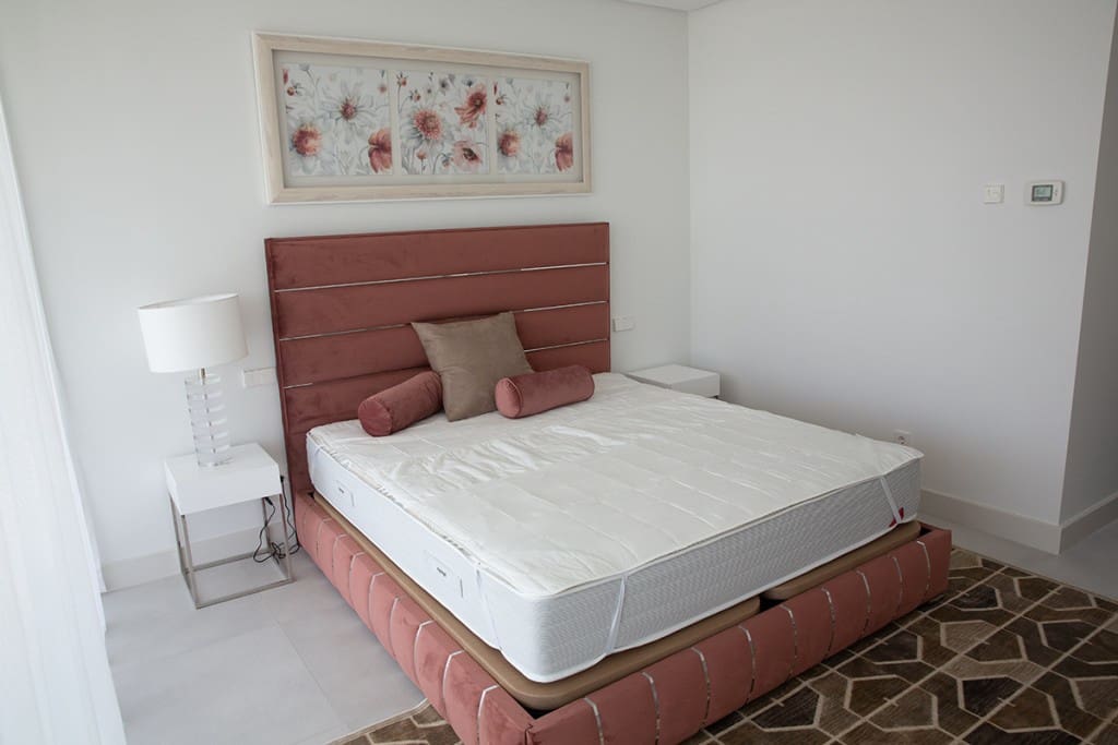 5 bedroom Villa for sale in Benahavis with pool - € 2,000,000 (Ref: 8911595)