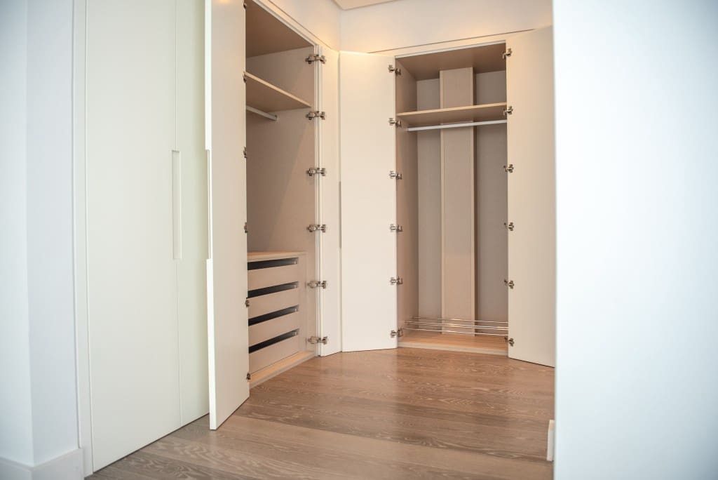 5 bedroom Villa for sale in Benahavis with pool - € 2,000,000 (Ref: 8911595)