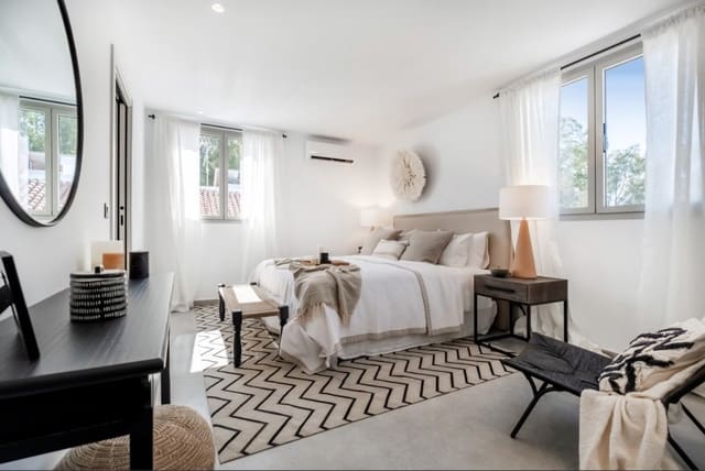 Chalet de 4 habitaciones en San Pedro de Alcantara, Marbella en venta con piscina - 1.095.000 € (Ref: 8911623)