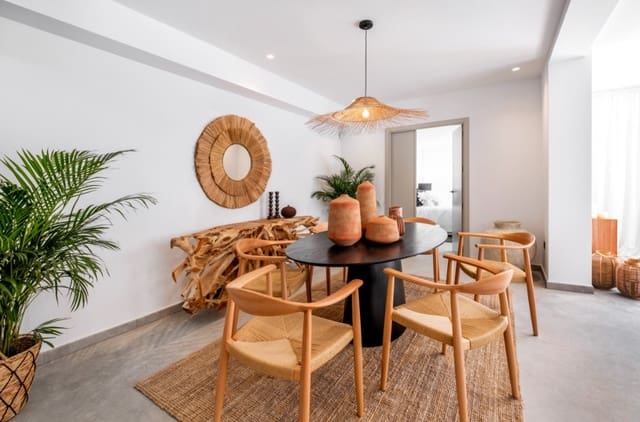 Chalet de 4 habitaciones en San Pedro de Alcantara, Marbella en venta con piscina - 1.095.000 € (Ref: 8911623)