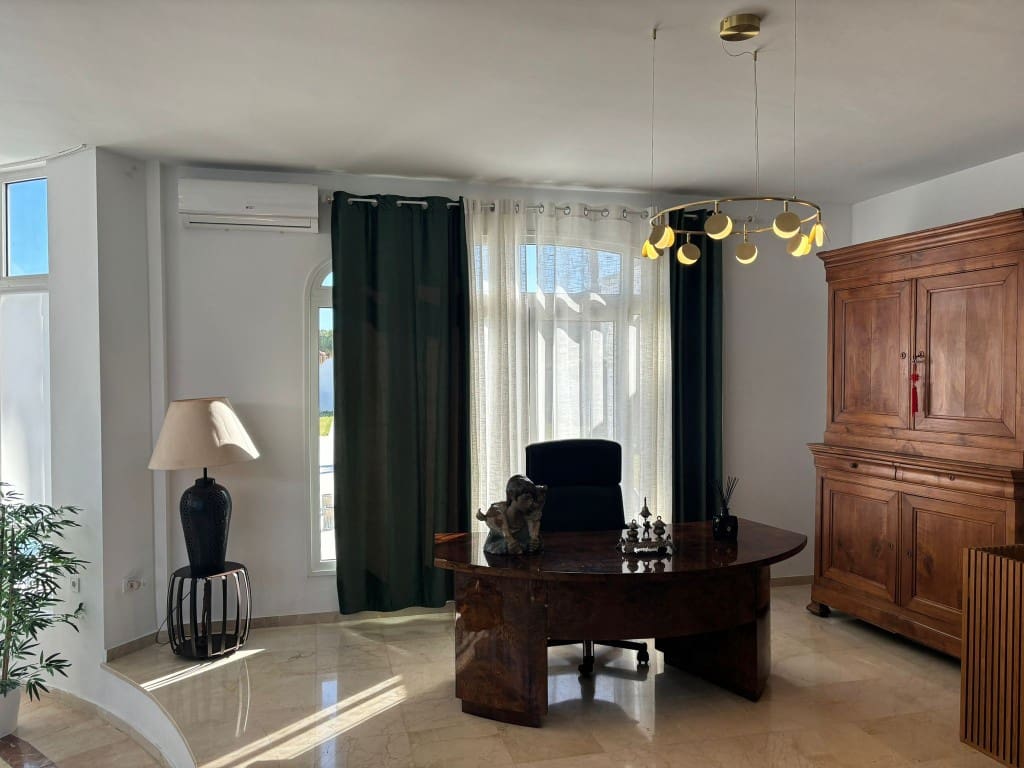 6 soveværelse Villa til salg i Santa Margarita med swimmingpool - € 890.000 (Ref: 8911632)