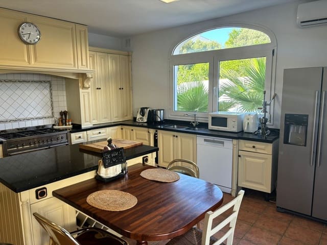 6 soveværelse Villa til salg i Santa Margarita, La Línea de la Concepción med swimmingpool - € 890.000 (Ref: 8911632)