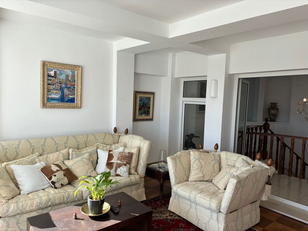 6 soveværelse Villa til salg i Santa Margarita med swimmingpool - € 890.000 (Ref: 8911632)