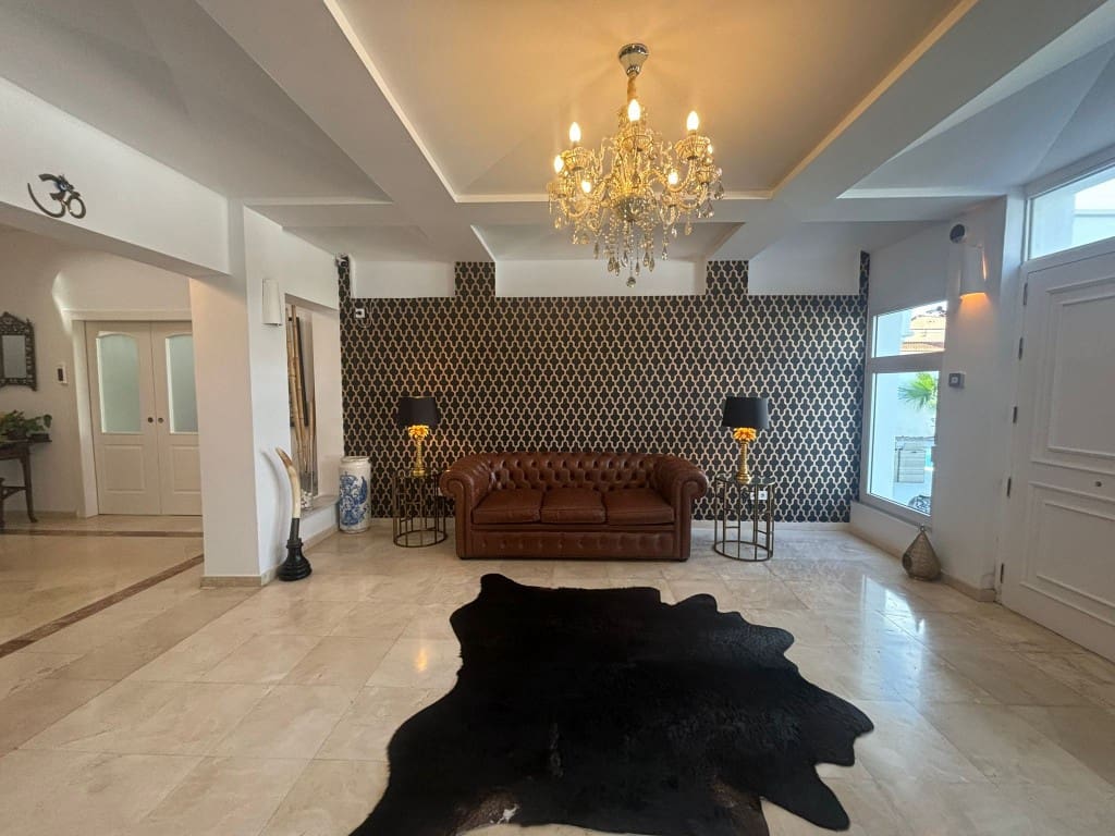 6 soveværelse Villa til salg i Santa Margarita med swimmingpool - € 890.000 (Ref: 8911632)