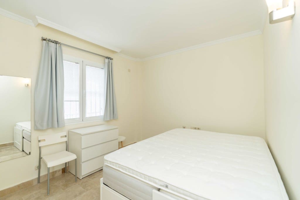 2 bedroom Apartment for sale in Calahonda with pool - € 299,000 (Ref: 8911639)