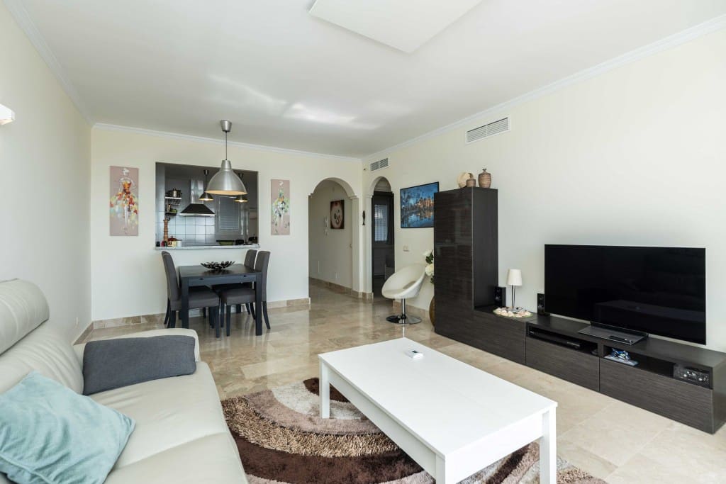 2 bedroom Apartment for sale in Calahonda with pool - € 299,000 (Ref: 8911639)