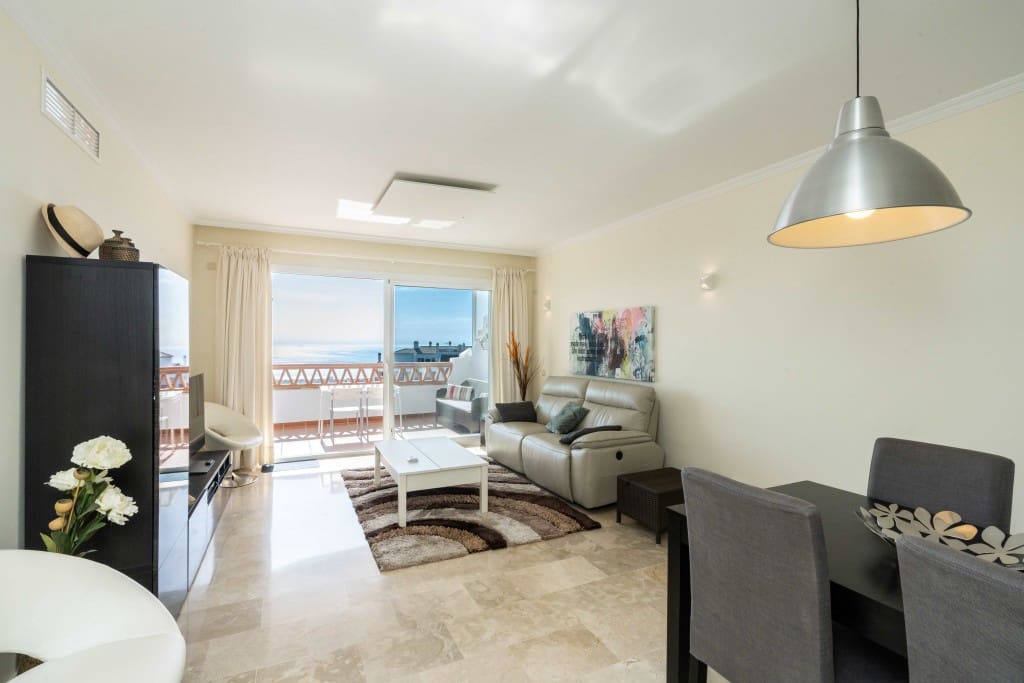 2 bedroom Apartment for sale in Calahonda with pool - € 299,000 (Ref: 8911639)