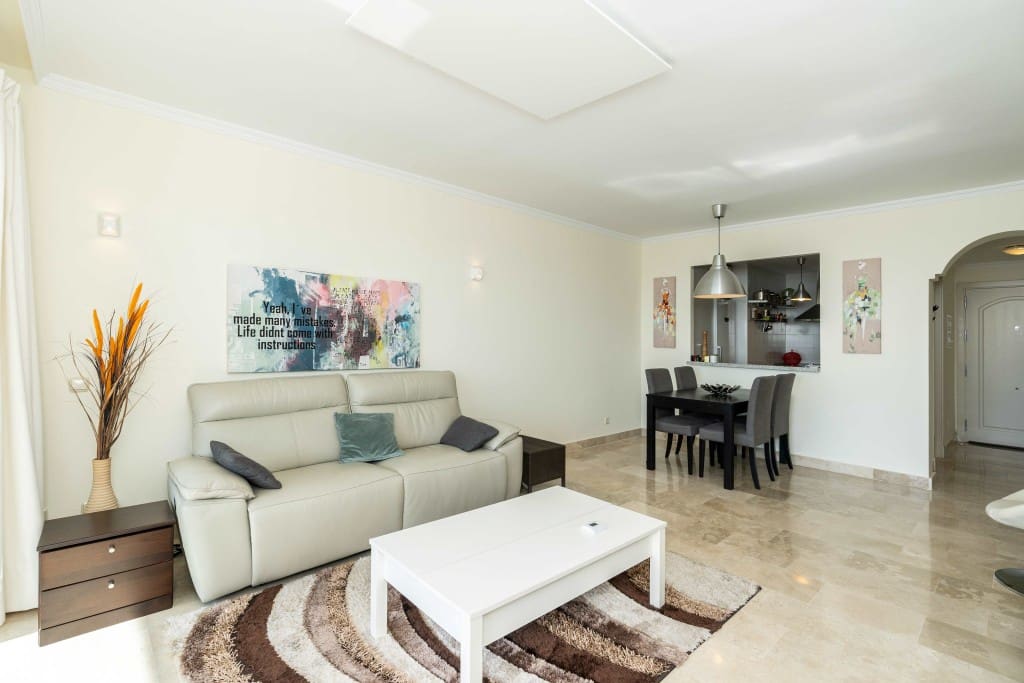 2 bedroom Apartment for sale in Calahonda with pool - € 299,000 (Ref: 8911639)