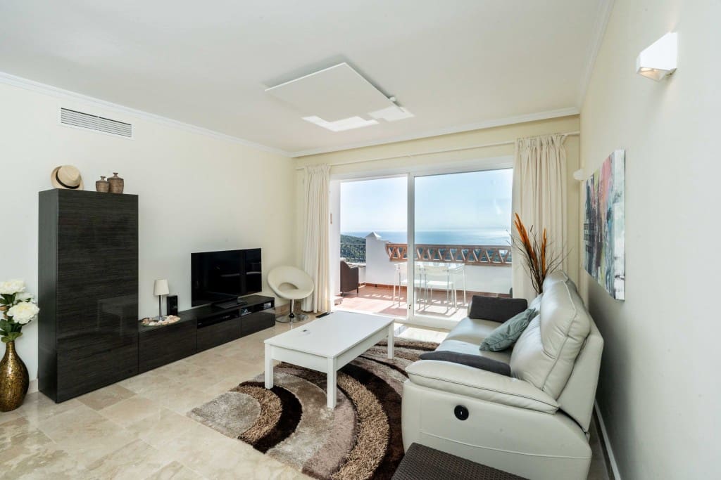 2 bedroom Apartment for sale in Calahonda with pool - € 299,000 (Ref: 8911639)