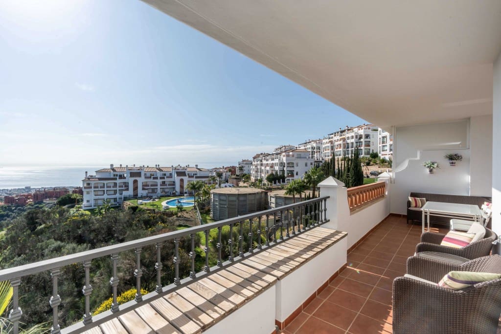 2 bedroom Apartment for sale in Calahonda with pool - € 299,000 (Ref: 8911639)