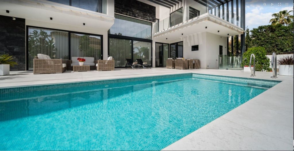 4 sypialnia Willa na sprzedaż w Marbesa z basenem garażem - 3 890 000 € (Ref: 8911666)