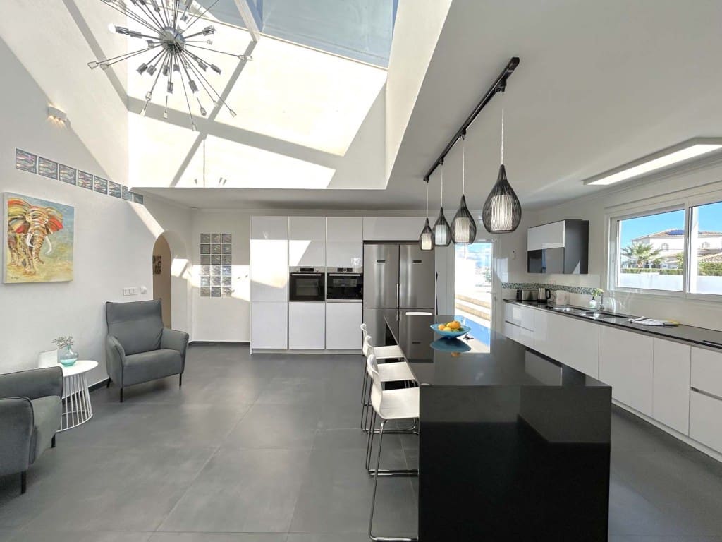 7 slaapkamer Villa te koop in Mijas Costa met zwembad - € 3.720.000 (Ref: 8911676)