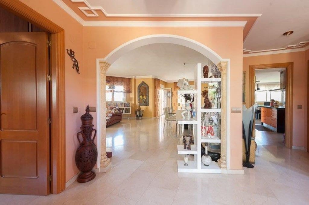 4 sypialnia Willa na sprzedaż w Torremolinos z basenem garażem - 1 545 000 € (Ref: 8911678)