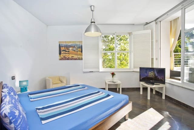 8 sypialnia Willa na sprzedaż w Elviria, Marbella z basenem garażem - 1 995 000 € (Ref: 8911687)