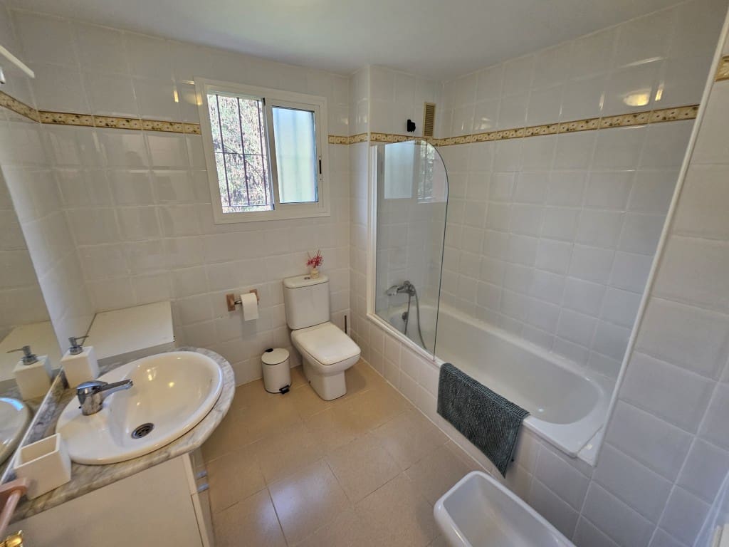 2 makuuhuone Huoneisto lomavuokrausta paikassa La Reserva mukana uima-altaan 
autotalli - 900 € (Ref: 8911690)