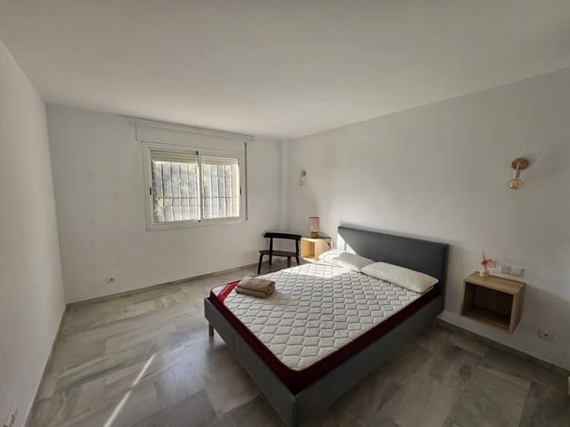 2 bedroom Apartment for holiday rental in La Reserva, Marbella with pool garage - € 900 (Ref: 8911690)