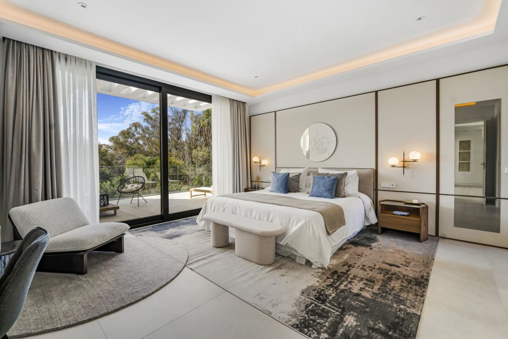 6 bedroom Villa for sale in Marbella with pool - € 5,900,000 (Ref: 8911694)