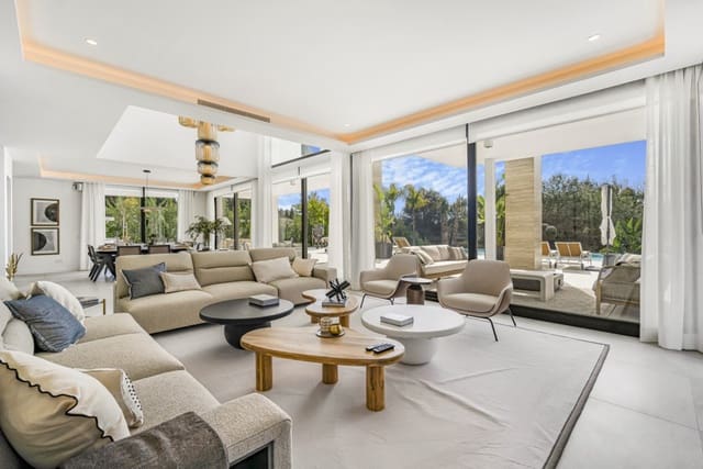 6 bedroom Villa for sale in Marbella with pool - € 5,900,000 (Ref: 8911694)