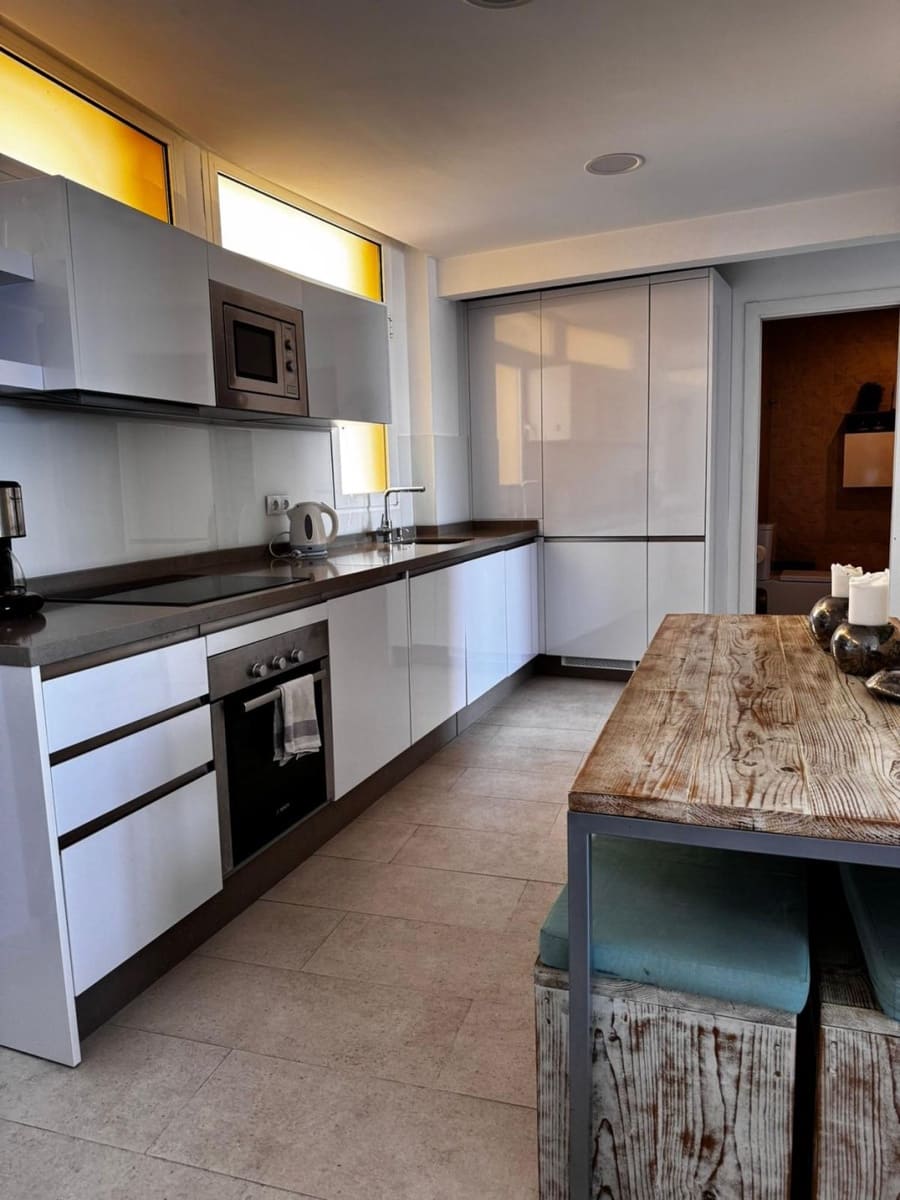 2 bedroom Apartment for sale in Fuengirola - € 490,000 (Ref: 8911698)