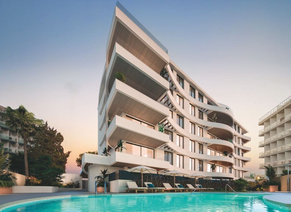 3 soverom Penthouse til salgs i Benalmadena med svømmebasseng garasje - € 1 400 000 (Ref: 8911710)