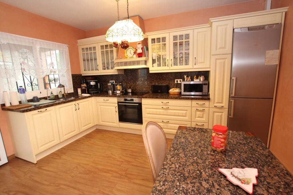 4 soveværelse Villa til salg i Carib Playa med swimmingpool garage - € 1.250.000 (Ref: 8915133)