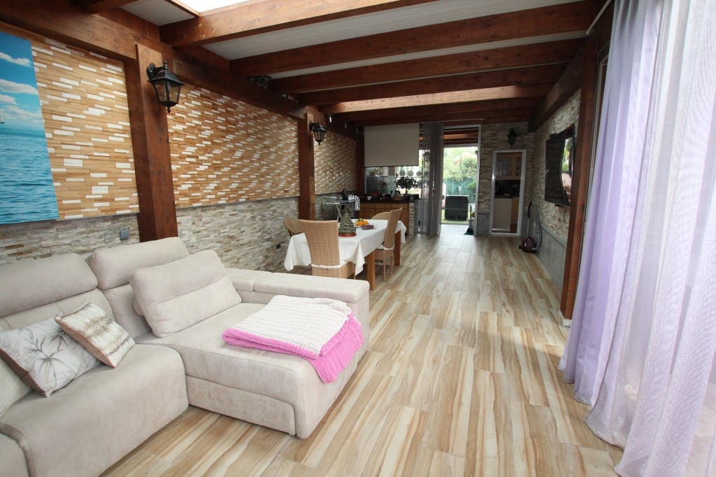 4 soveværelse Villa til salg i Carib Playa med swimmingpool garage - € 1.250.000 (Ref: 8915133)