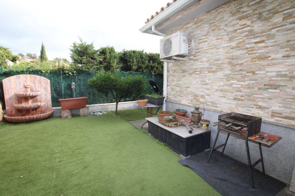 4 soveværelse Villa til salg i Carib Playa med swimmingpool garage - € 1.250.000 (Ref: 8915133)