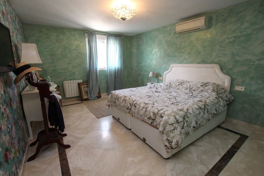 4 soveværelse Villa til salg i Carib Playa med swimmingpool garage - € 1.250.000 (Ref: 8915133)