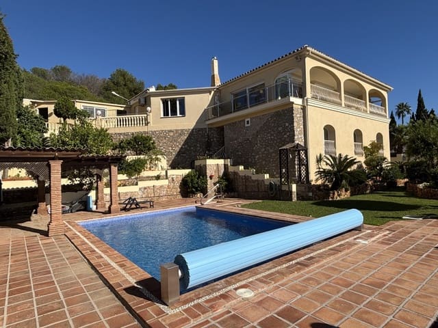 5 soveværelse Villa til salg i La Capellania, Benalmádena med swimmingpool - € 1.890.000 (Ref: 8921186)
