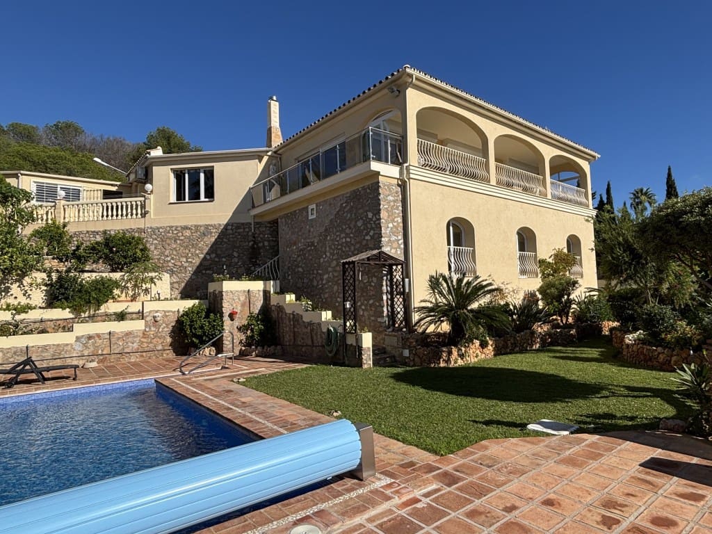 5 soveværelse Villa til salg i La Capellania med swimmingpool - € 1.890.000 (Ref: 8921186)