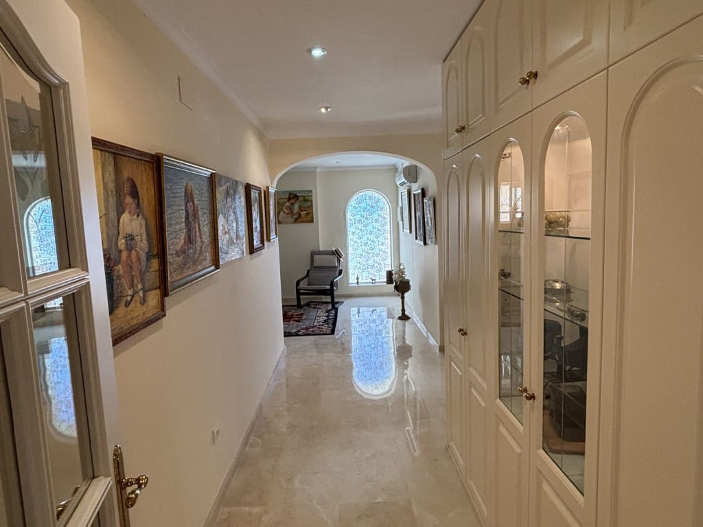 5 soveværelse Villa til salg i La Capellania med swimmingpool - € 1.890.000 (Ref: 8921186)