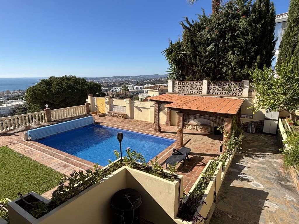 5 soveværelse Villa til salg i La Capellania med swimmingpool - € 1.890.000 (Ref: 8921186)