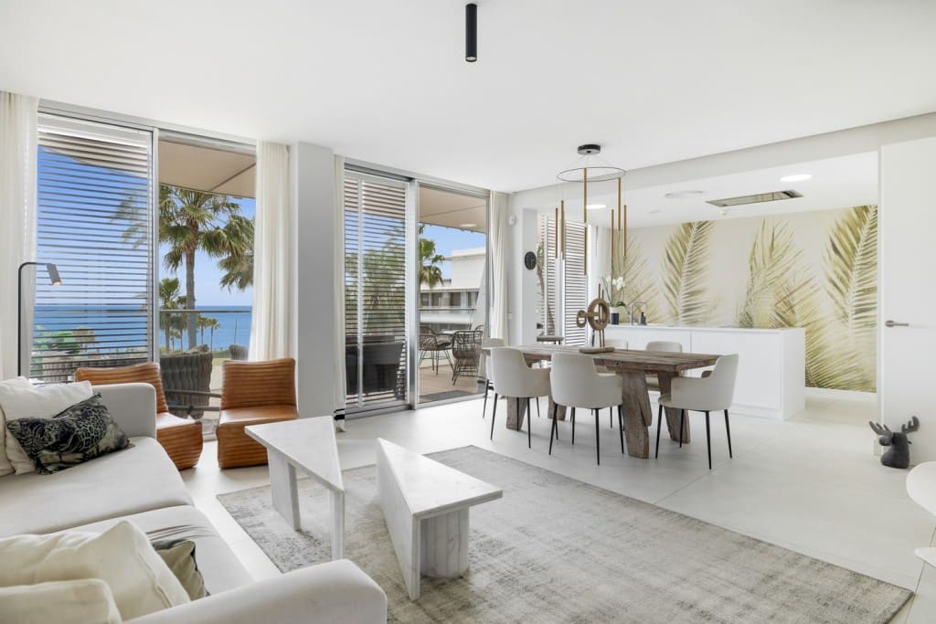 3 bedroom Apartment for sale in Estepona with pool garage - € 1,145,000 (Ref: 9004586)