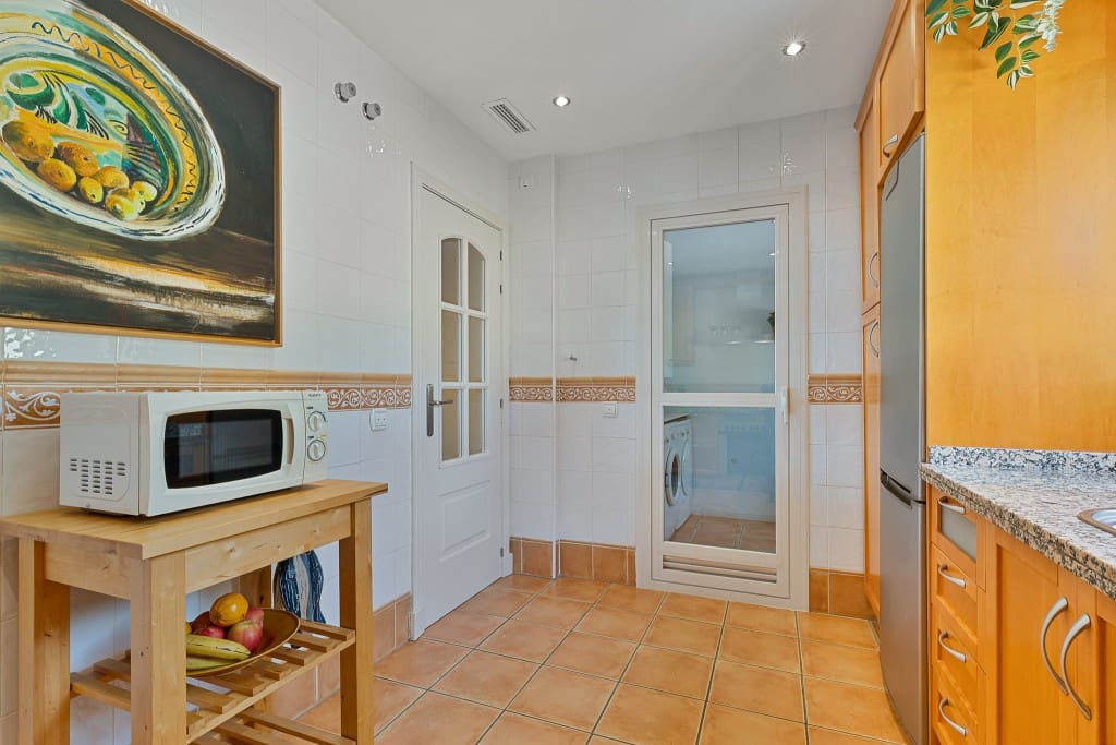 2 slaapkamer Penthouse te koop in La Mairena met zwembad - € 395.000 (Ref: 9004589)