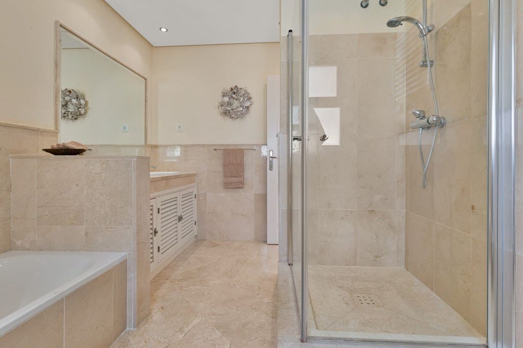 2 slaapkamer Penthouse te koop in La Mairena met zwembad - € 395.000 (Ref: 9004589)