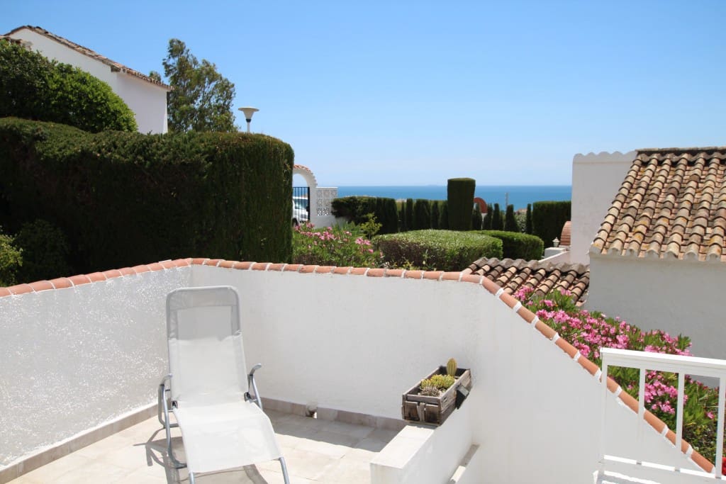 3 soveværelse Bungalow til salg i Mijas Costa med swimmingpool garage - € 439.000 (Ref: 9004599)