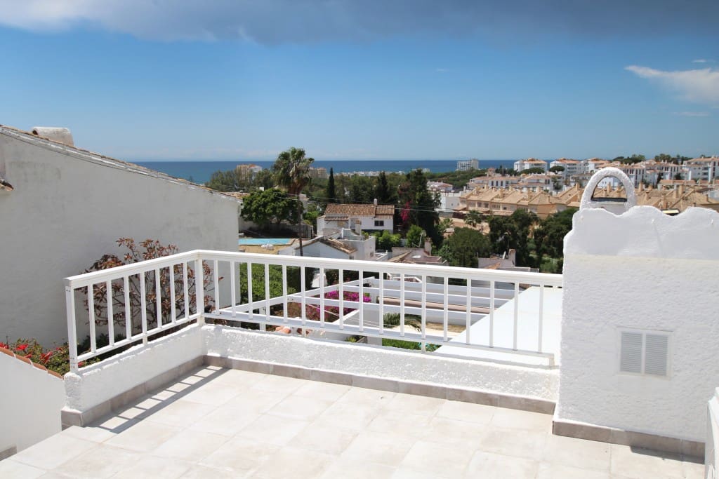 3 soveværelse Bungalow til salg i Mijas Costa med swimmingpool garage - € 439.000 (Ref: 9004599)