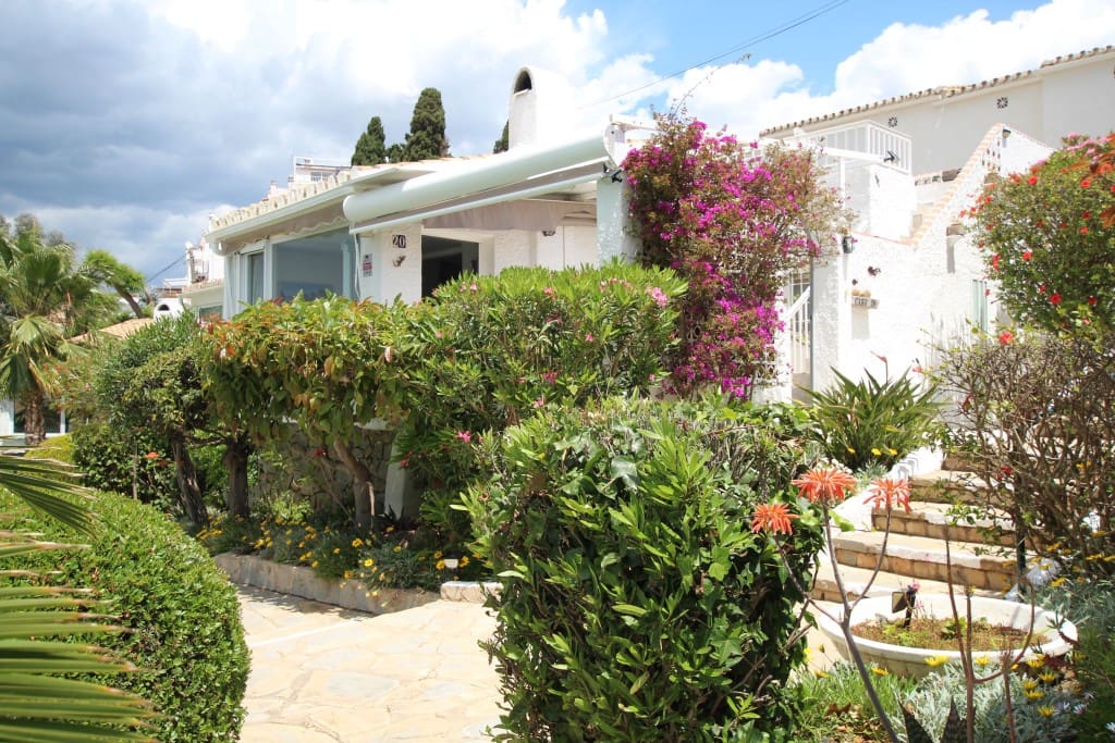 3 soveværelse Bungalow til salg i Mijas Costa med swimmingpool garage - € 439.000 (Ref: 9004599)