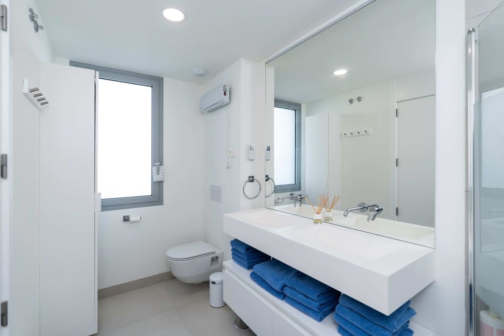 2 Zimmer Apartment zu verkaufen in La Cala de Mijas mit Pool Garage - 749.000 € (Ref: 9004608)