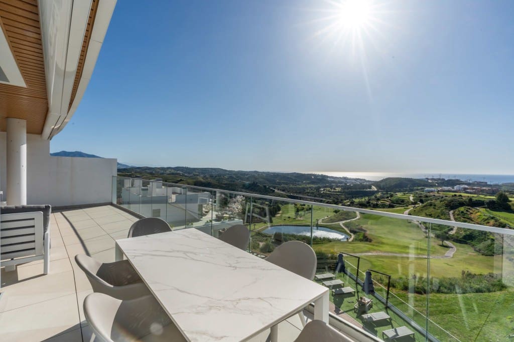 2 Zimmer Apartment zu verkaufen in La Cala de Mijas mit Pool Garage - 749.000 € (Ref: 9004608)