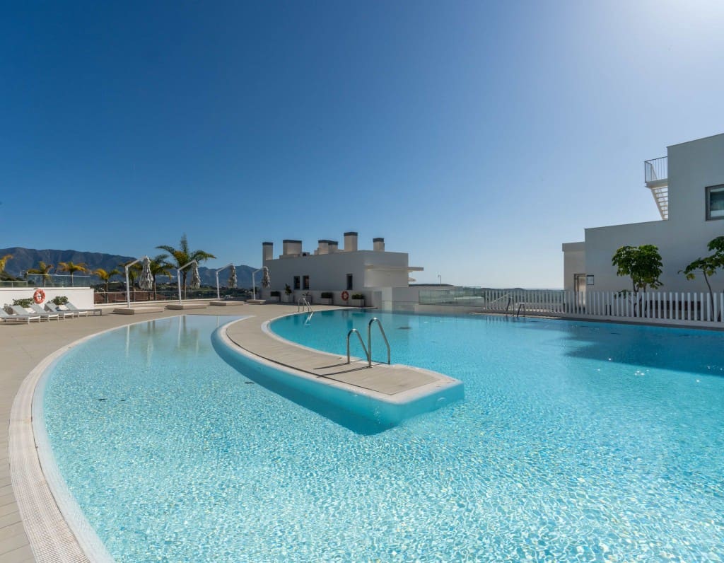 2 Zimmer Apartment zu verkaufen in La Cala de Mijas mit Pool Garage - 749.000 € (Ref: 9004608)