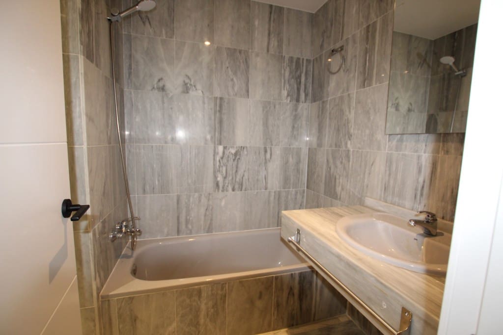 3 sypialnia Apartament na sprzedaż w Cabopino z basenem garażem - 458 000 € (Ref: 9004609)