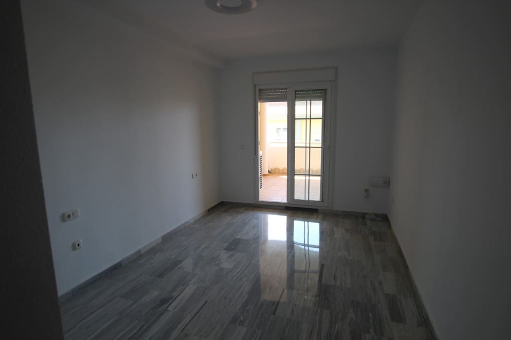 3 sypialnia Apartament na sprzedaż w Cabopino z basenem garażem - 458 000 € (Ref: 9004609)