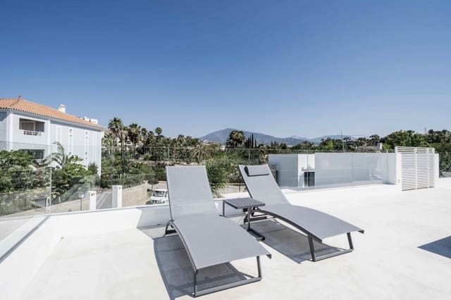 4 bedroom Villa for sale in El Paraiso, Estepona with pool garage - € 1,995,000 (Ref: 9004614)