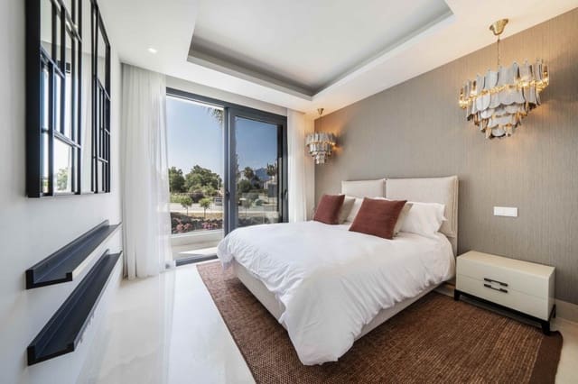 4 bedroom Villa for sale in El Paraiso, Estepona with pool garage - € 1,995,000 (Ref: 9004614)