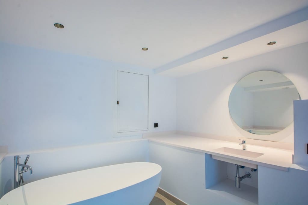 3 bedroom Apartment for sale in La Mairena with pool - € 950,000 (Ref: 9074899)